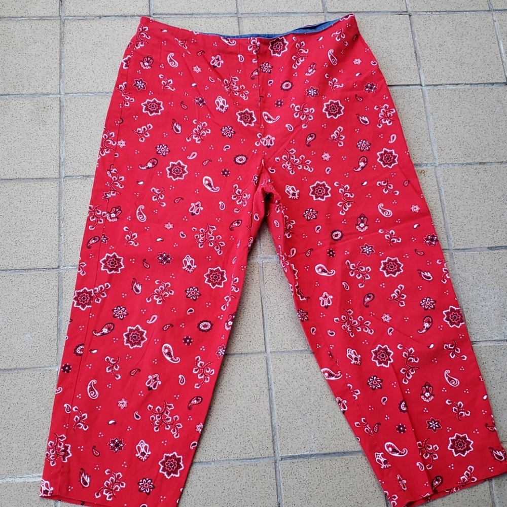 Women's Red Hankerchief Print Capri Pants 12P